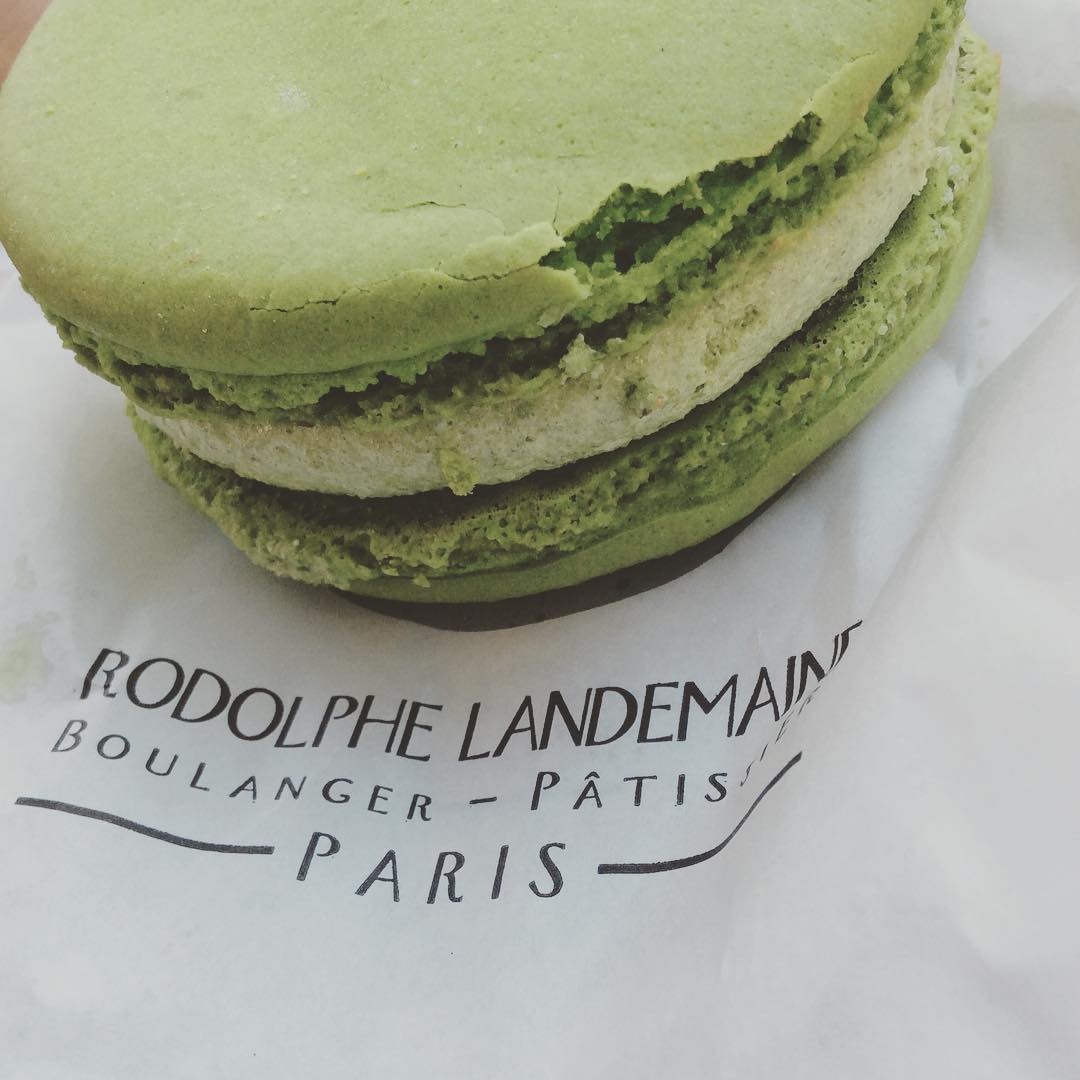 Oh yes! Paris, your patisseries have won me over. Pistache macaron with a hint of almond, like none I've ever tried before